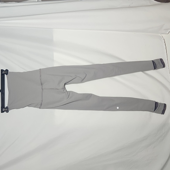 Lululemon Hug Your Core Super SHR Tight 28" Size 0 Reversible Chrome/purple - Picture 9 of 10